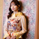 【動画】新谷姫加、立体的な花が可愛らしいワンピースを着て舞台「メイジ・ザ・キャッツアイ」出演への思いを語る！