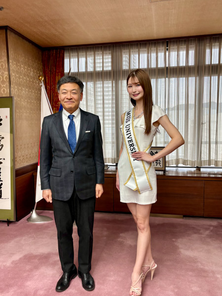 ミス・ユニバーシティ日本グランプリ・鈴木梨恩、静岡市長をグランプリ受賞後に表敬訪問