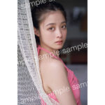 橋本環奈写真集『カレイドスコープ』（2月3日発売）から、ランダム封入特典のポストカード全6種類の絵柄が解禁！「お渡し会」の日程も！