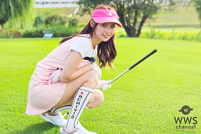 【写真特集】あのん、ピンクのミニスカゴルフウェアからスラリと美脚披露＜PLATINUM GOLF＞