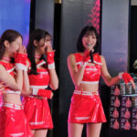 【美女】新唯、米倉みゆ、小湊美月らSHIBATIRE GIRLSが赤のセクシーな衣装で東京オートサロン 2024に登場！