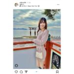 フリーモデル・KM、新年早々絶景×見返り美人の吉兆ショット公開！新年の目標綴る