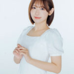 水湊みお、ミニスカからチラリ美脚がセクシーな姿で新年の抱負を語る！「全力で駆け抜けていきたい」