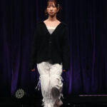かほ、美デコルテ魅せパーカースタイルでランウェイをウォーキング！＜COLOR COLLECTION＞