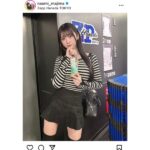真島なおみ、黒のミニスカからのぞく絶対領域が眩しすぎるSHOTを披露！ノリノリでライブ鑑賞を楽しむオフショット！