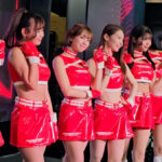 【美女】新唯、米倉みゆ、小湊美月らSHIBATIRE GIRLSが赤のセクシーな衣装で東京オートサロン 2024に登場！