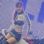 【動画】SPHERE LIGHT(スフィアライト)・宇都宮茜・立花あい・綺咲あみ、美脚＆美腹筋アピールの変形衣装で東京オートサロン2024に登場！
