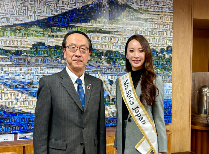 静岡県富士市出身「ミセスSDGsジャパン」グランプリ、朝日紋伽さんが富士市長を表敬訪問！