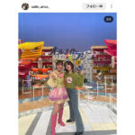 齋藤有紗、超カラフル衣装で友達・佐藤佳奈子と仲良しshot投稿！「大好きなお2人です」との声