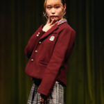 はちゃ、美脚きわだつ韓国制服コーデでランウェイをウォーキング！＜COLOR COLLECTION＞