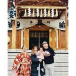 平祐奈、真っ赤な神職の装束を身に纏い…内山信二ファミリーの安産祈願「琴さんと赤ちゃんが健やかでありますように」「二人目のベビちゃんに会えるのも楽しみだなぁ」
