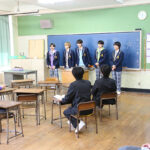 メンズアイドル・+1（プラスワン）＆U×2（ユートゥー）、イケメンさ際立つ制服スタイルでファン歓喜！