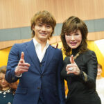 山本リンダ、美脚あらわなショーパンで「徹子の部屋」出演！ デュエット相手の寺西優真の魅力を語る！「歌が凄くうまくてアレンジかっこいい」