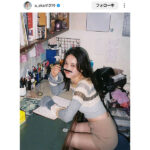 髙石あかり、チラ見せ美脚＆お腹が美しすぎる！レトロ風写真でファンを魅了！