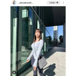 山崎あみ、大人の気品あふれるニットコーデにファン歓喜の声「スタイルいいので全身が見たい」「素敵ですね」