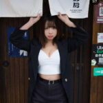 倩倩、カジュアルライクなファッションからチラリ！白肌輝く曲線美にファン歓喜の声！