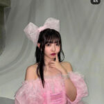 鈴木愛理、二次元超え！？美脚魅せる神プロポーション披露にファン歓喜の声！「天性のアイドルすぎて頭抱えちゃう」「リアルなお人形さん」