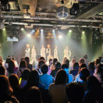 【動画】6人組メンズグループ・+1（プラスワン）、デビューワンマンで「WE CAN DO IT！」を熱唱！