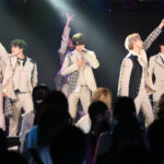 【動画】6人組メンズグループ・+1（プラスワン）、デビューワンマンで「WE CAN DO IT！」を熱唱！