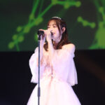 ガールズグループ・TiiiMOが新体制でゴールドのミニ丈衣装で魅せる！ 新曲「Olympian」「winterLove」披露