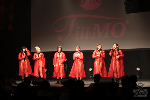 ガールズグループ・TiiiMOが新体制でゴールドのミニ丈衣装で魅せる！ 新曲「Olympian」「winterLove」披露