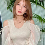 宇野実彩子、大人の艶肌魅せる肩出しシースルートップス姿で登場！ファン「ファンすらノースリーブの道に連れ出し始めようとしてる？笑」