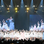 最年⻑レジェンドアイドル柏⽊由紀AKB48⼈⽣の集⼤成！17年間の全てが詰まった卒業コンサート！柏⽊「AKB48は⼈⽣そのもの。私は世界で⼀番幸せ者です！」 ⼩嶋陽菜、⾼橋みなみ、峯岸みなみ、指原莉乃などOGメンバー15名も⼤集結！