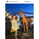 長沢菜々香、ダウンコートからチラリ黒タイツほっそり美脚を披露！