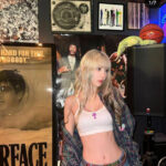 宮脇咲良、へそ出しコーデで美スタイル披露！世界中から歓喜の声！