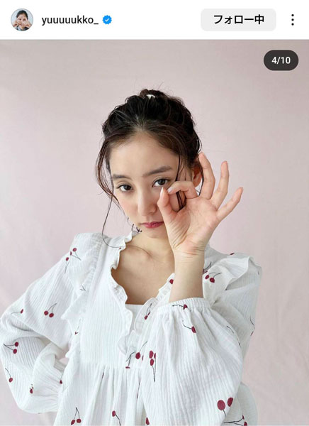 新木優子、健康的美肌で肩出しルームウェアSHOT披露！「どの表情も可愛いっっ可愛すぎ」の声