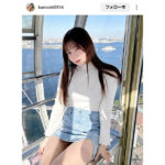 黒嵜菜々子、デート風SHOTでミニスカから美脚公開！「デニムスカートの絶対領域が最高です」の声