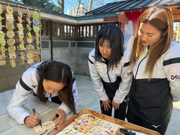 ホッケー女子日本代表さくらジャパン、戸越八幡神社でパリ五輪の必勝祈願！及川「メダル獲得！目標のスタートラインに立てた」