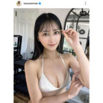 川瀬もえ、眼鏡×まんまるおっぱいの清純ビキニ姿披露！
