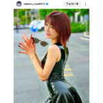 みもれもん、ピッタリ密着レザー調ワンピースで美スタイル見せつけ！
