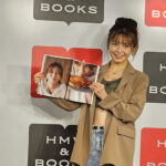 【動画】AAA・宇野実彩子がヘソ出しコーデで美ボディアピール！ソロ５周年メモリアルブック発売で思いを語る。
