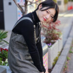 【写真特集】美凪(.SHAR-LiE)、オーバーオールミニ丈コーデで美脚披露！ 「物心ついた時から歌うことが好きでした」