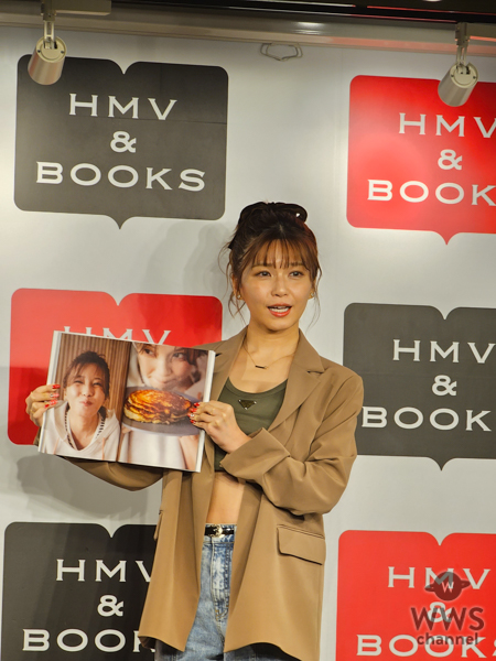 【動画】AAA・宇野実彩子がヘソ出しコーデで美ボディアピール！ソロ５周年メモリアルブック発売で思いを語る。