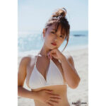 声優・井口裕香の最新写真集のタイトルは「MORE MORE MORE」に決定！白水着の先行カットを公開！【本人コメントあり】