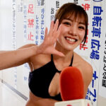 【動画】長谷川晴奈、胸元が開いたブラック水着で近代麻雀水着祭2024の意気込みを語る＜SPLASH SUMMER×近代麻雀水着祭2024＞