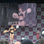 【写真特集】本郷愛、美バストきわだつ黒水着でランウェイに登場！ ＜SPLASH SUMMER×近代麻雀水着祭2024＞