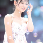 【動画】人気セクシー女優・八掛うみ、花柄ビキニでランウェイに登場！＜SPLASH SUMMER×近代麻雀水着祭2024＞