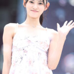 【動画】人気セクシー女優・八掛うみ、花柄ビキニでランウェイに登場！＜SPLASH SUMMER×近代麻雀水着祭2024＞