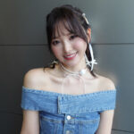 兒玉遥、肩出しコーデで登場！さわやかな肌見せに大反響！