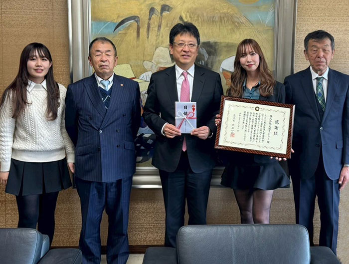 女子研修会会長・新井美穂ら大栄カントリー倶楽部、熊本市訪問で追悼式に出席。 11月3日にチャリティーゴルフ大会を開催決定。