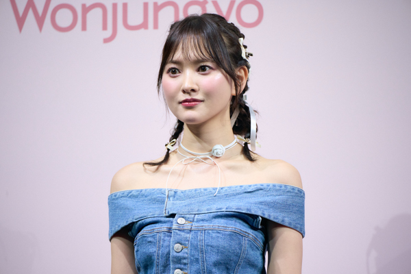 兒玉遥、肩出しコーデで登場！さわやかな肌見せに大反響！