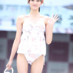 【動画】人気セクシー女優・八掛うみ、花柄ビキニでランウェイに登場！＜SPLASH SUMMER×近代麻雀水着祭2024＞