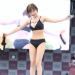 【写真特集】本郷愛、美バストきわだつ黒水着でランウェイに登場！ ＜SPLASH SUMMER×近代麻雀水着祭2024＞