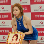 【動画】DJ SODAが写真集発売イベントに超ミニボディコン衣装で登場！「夢のために諦めることも必要」
