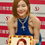 【動画】DJ SODAが写真集発売イベントに超ミニボディコン衣装で登場！「夢のために諦めることも必要」