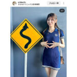 フリーモデル・KM、ミニ丈ニットワンピースで美脚チラ見せ！！